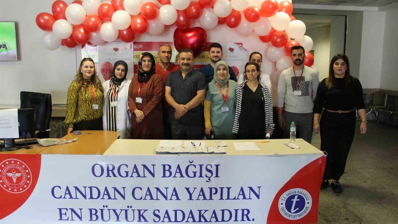 Tatvan'da Organ Bağışı Haftası Kapsamında Bilgilendirme Standı Kuruldu
