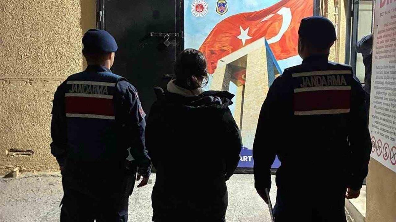 Çanakkale'de Jandarma Ekipleri Tarafından Gerçekleştirilen Denetimlerde 8 Kişi Tutuklandı