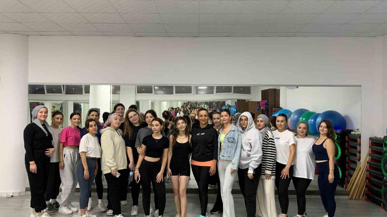 Aydın Yenipazar'da Açılan Sağlıklı Yaşam Merkezi, Öğrencilerin İlgi Odağı Haline Geldi