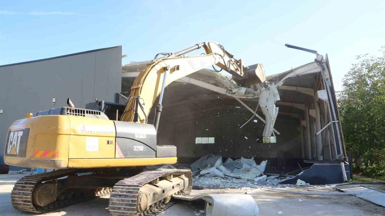 Bursa Nilüfer'de İmara Aykırı İki İş Yeri Yıkıldı