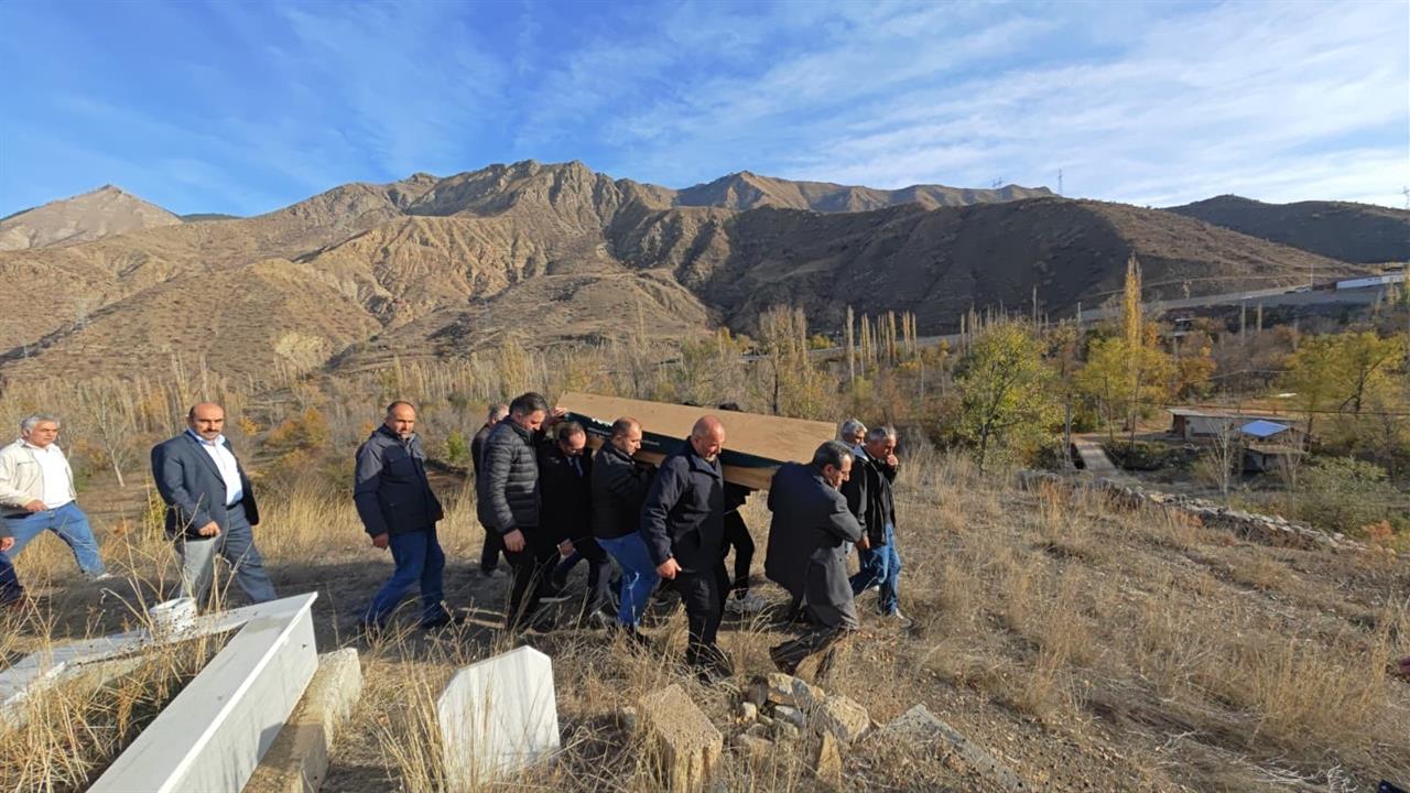 Erzurum Uzundere'de Nermin Tirit'in Cenazesi Gözyaşlarıyla Uğurlandı