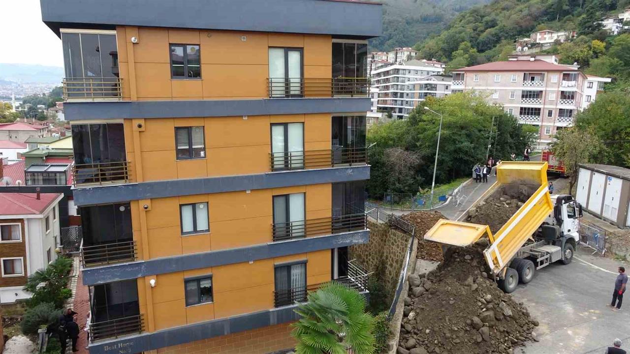 Ordu Altınordu'da Kayma Nedeniyle 5 Katlı Bina Yıkılacak