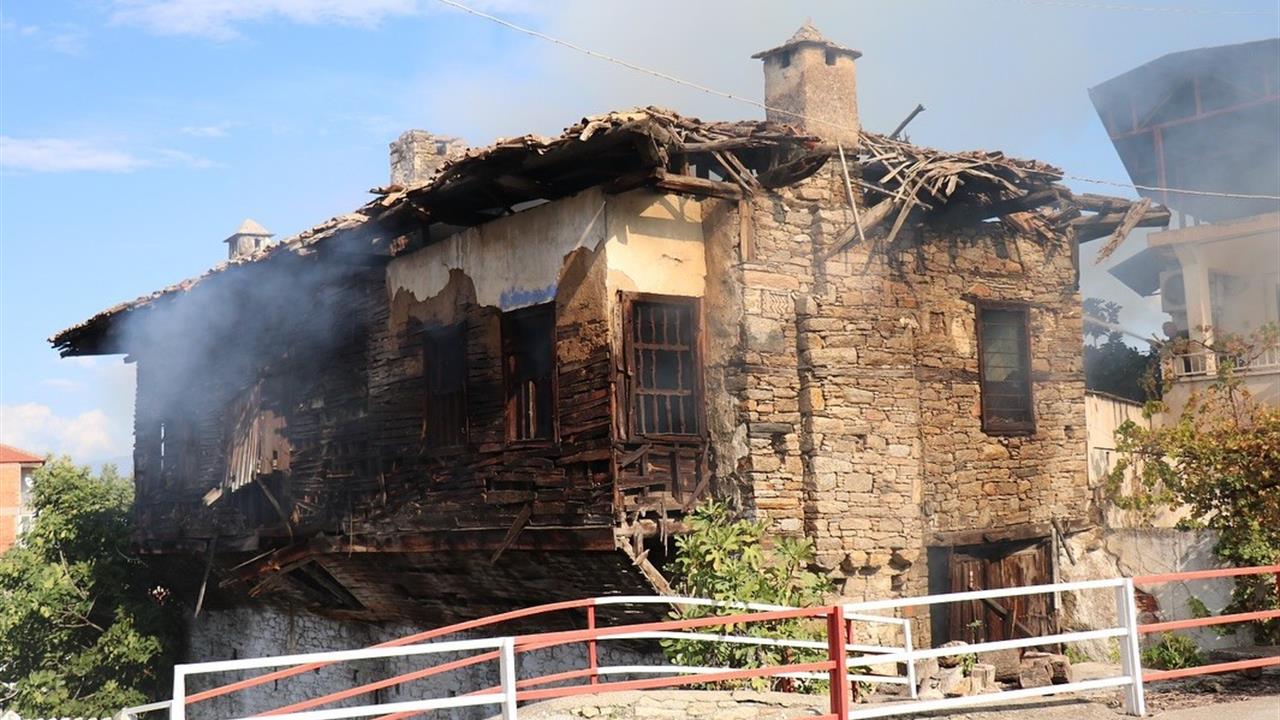 Bozdoğan Çarşı Mahallesi'nde Yangın İhbarı Üzerine İtfaiye Ekipleri Sevk Edildi