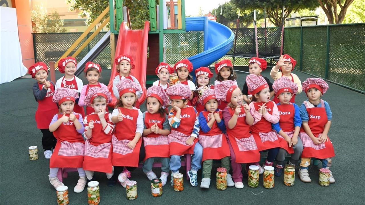 Konyaaltı Belediyesi’nde Çocuklar İçin Turşu Kurma Etkinliği Düzenlendi