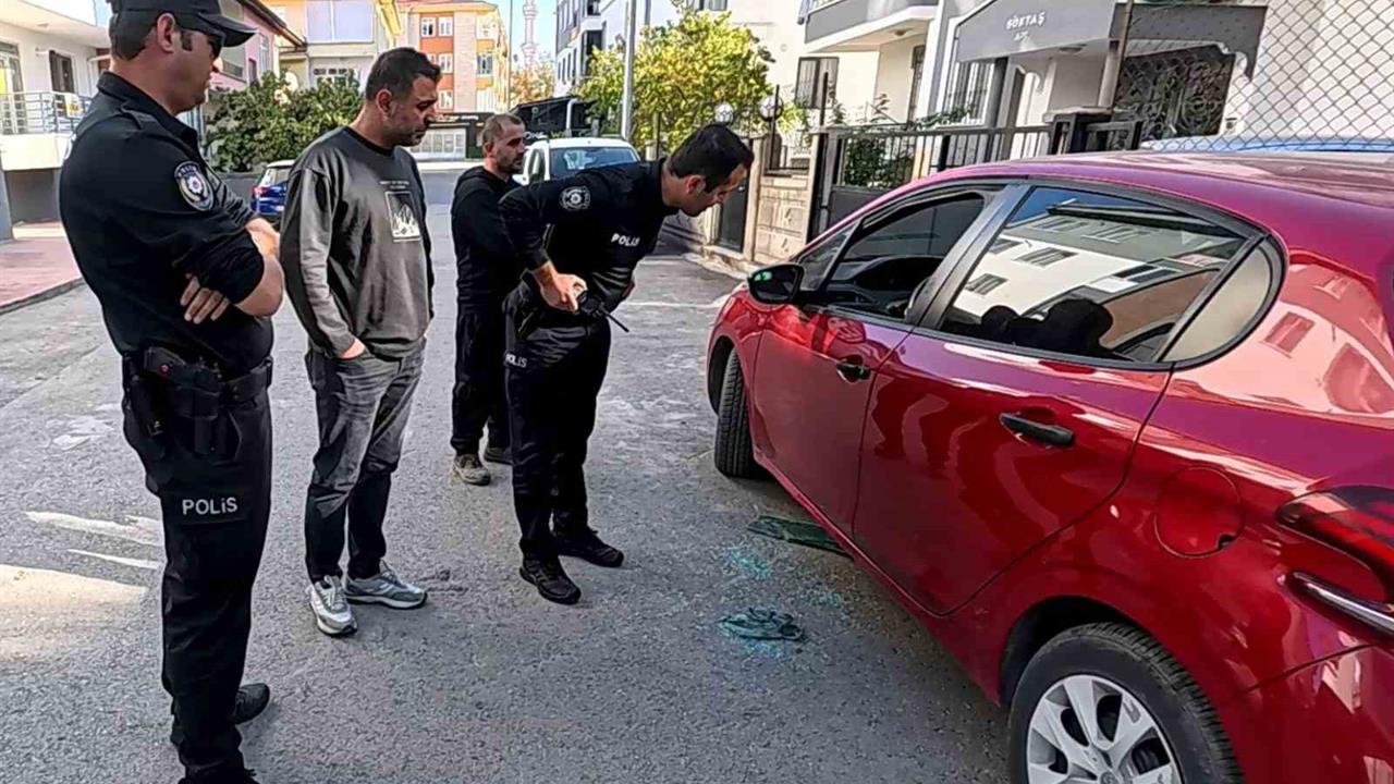 Aksaray'da Boşanma Aşamasındaki Kocası Tarafından Aracının Camı Kırılan Kadın KADES ile Kurtuldu