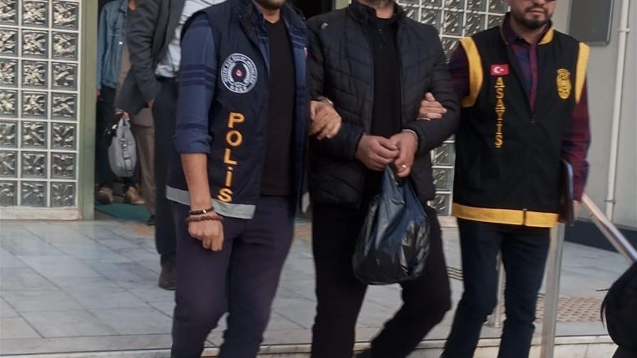 Aydın Efeler'de Salı Pazarında Hakkında 12 Yıl 5 Ay Hapis Cezası Olan Şahıs Yakalandı