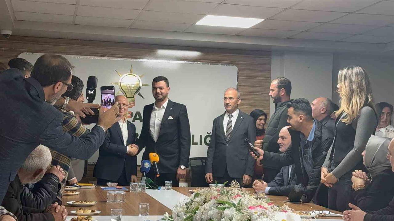 Bursa Gemlik’te AK Parti’ye 800 Yeni Üye Katıldı