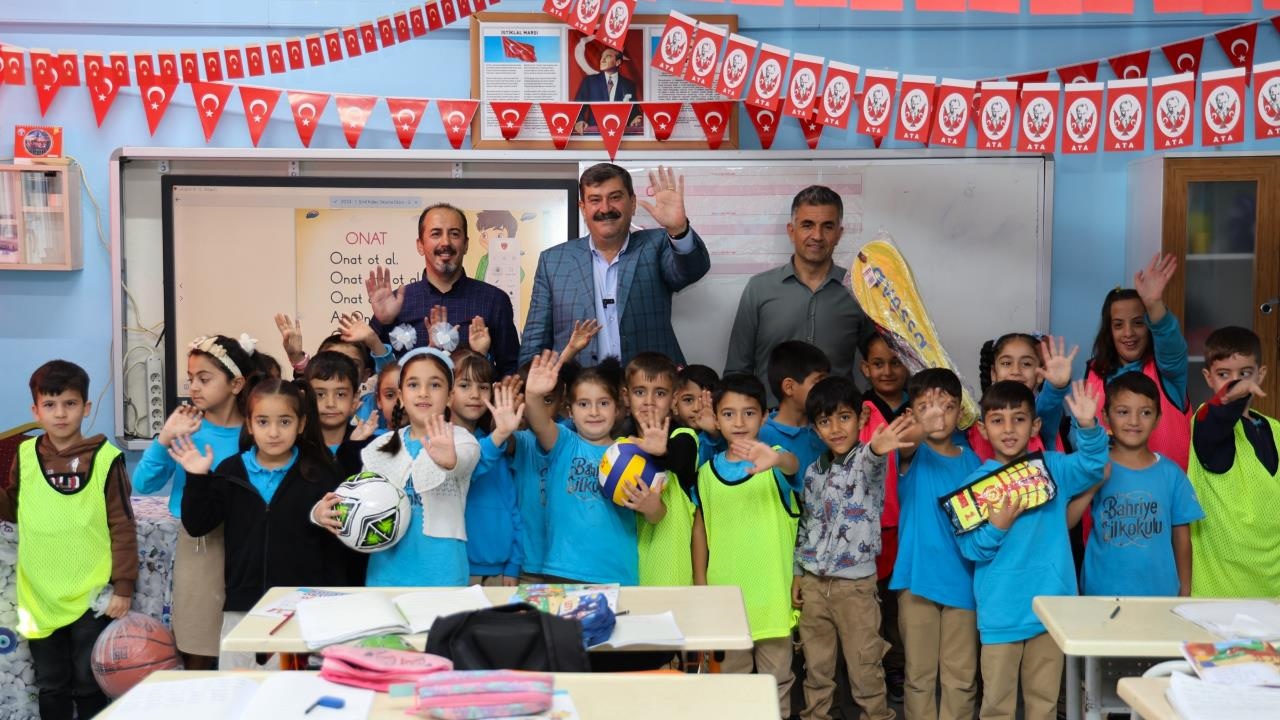 Başkan Yıldız’dan, En Çok Atık Pil Toplayan Öğrencilere Sürpriz Ziyaret