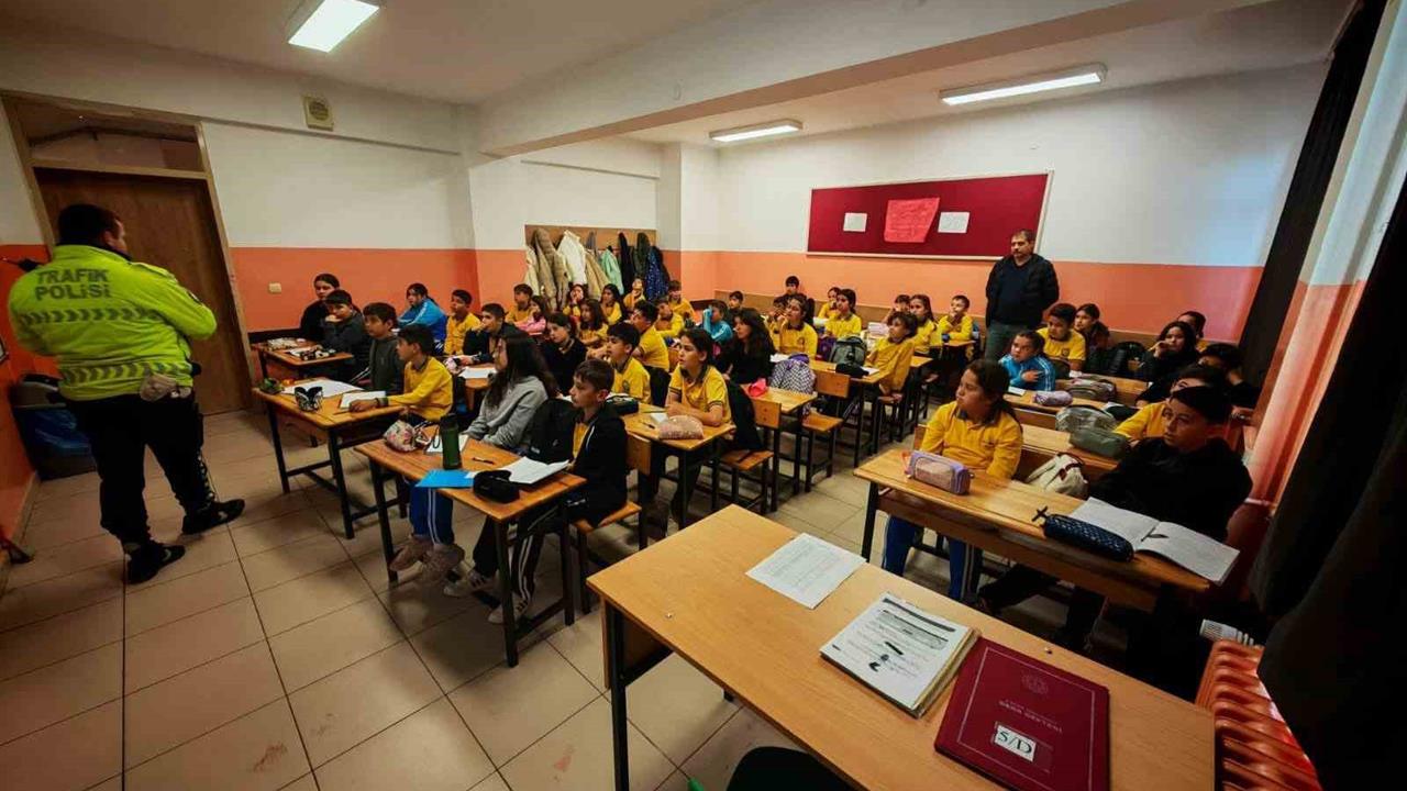 Beypazarı'nda Okullarda Trafik ve Yaya Güvenliği Eğitimi Uygulandı