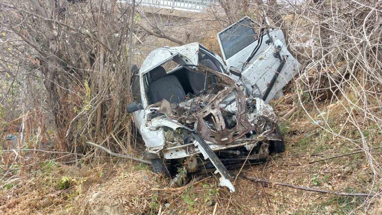 Kahramanmaraş Göksun'da Gerçekleşen Trafik Kazasında Anne Hayatını Kaybetti, Oğlu Yaralı