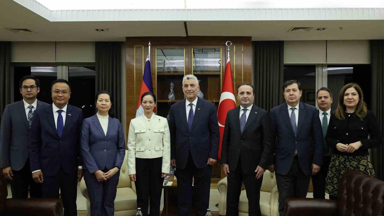 Ankara'da Ticaret Bakanı Bolat, Kamboçya Ticaret Bakanı Nimul ile buluştu.