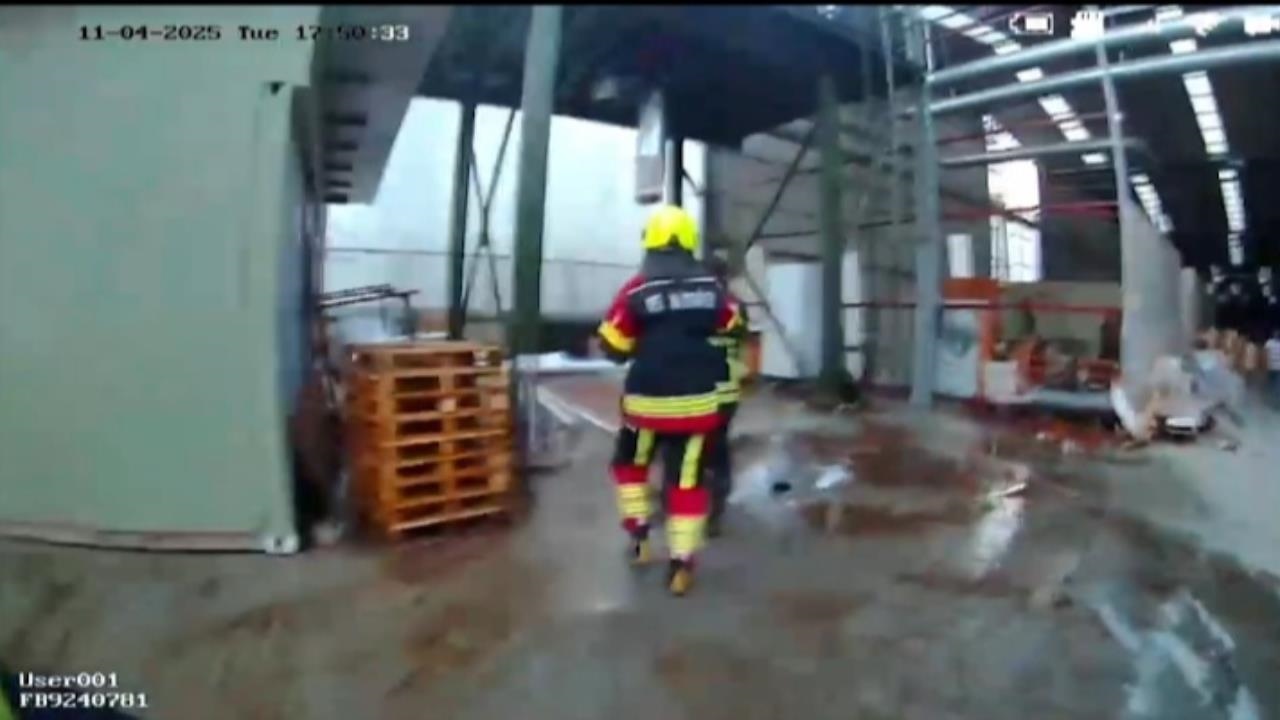 Mersin Büyükşehir İtfaiyesinin Hızlı ve Etkili Müdahalesiyle Talaş Silosu Yangını Söndürüldü