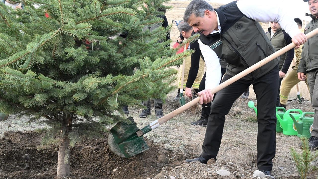 Erzurum'da 32 Bin 500 Fidanın Toprakla Buluştuğu Etkinlik Düzenlendi