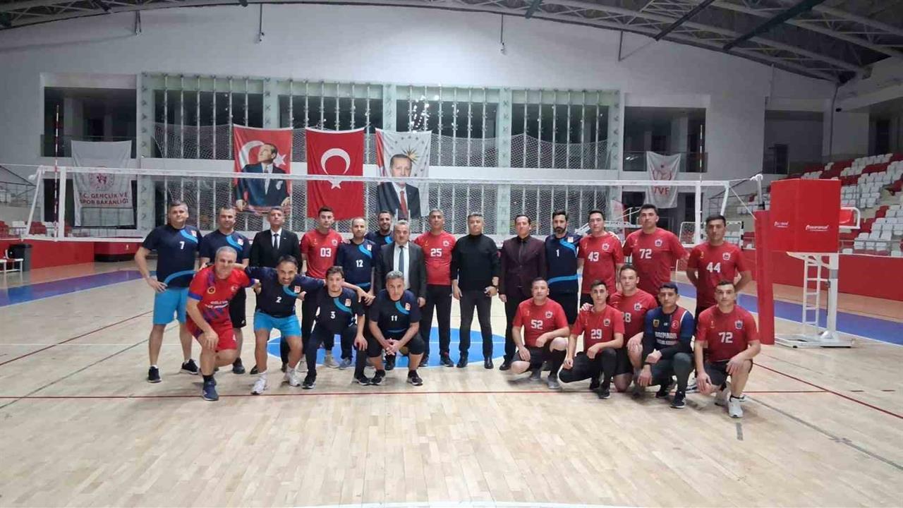Bozüyük'te Kaymakamlık Tarafından Düzenlenen Voleybol Turnuvası Başladı
