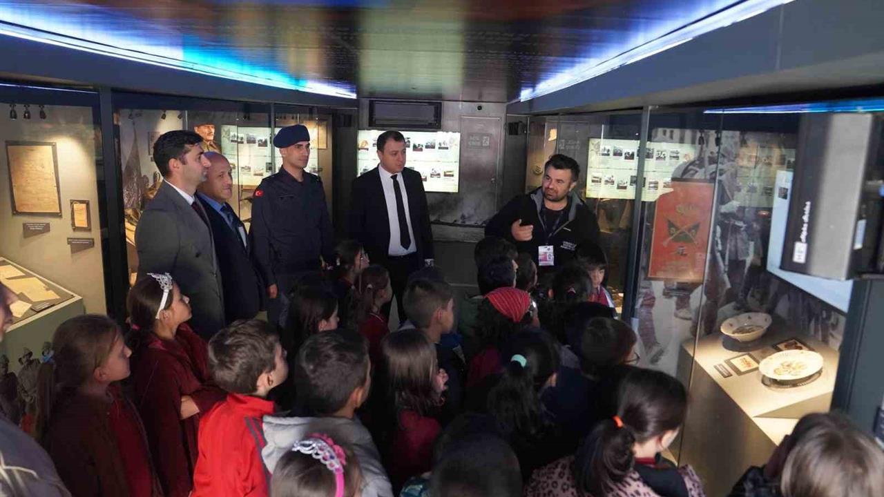 Bayburt Aydıntepe'de Öğrencilere Çanakkale Savaşları Mobil Müzesi Tanıtıldı