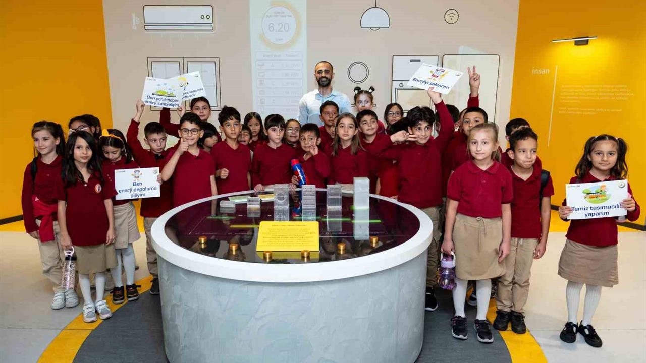 İstanbul'da Enerjisa Enerji, Öğrencileri Enerji Tünelinde Ağırladı