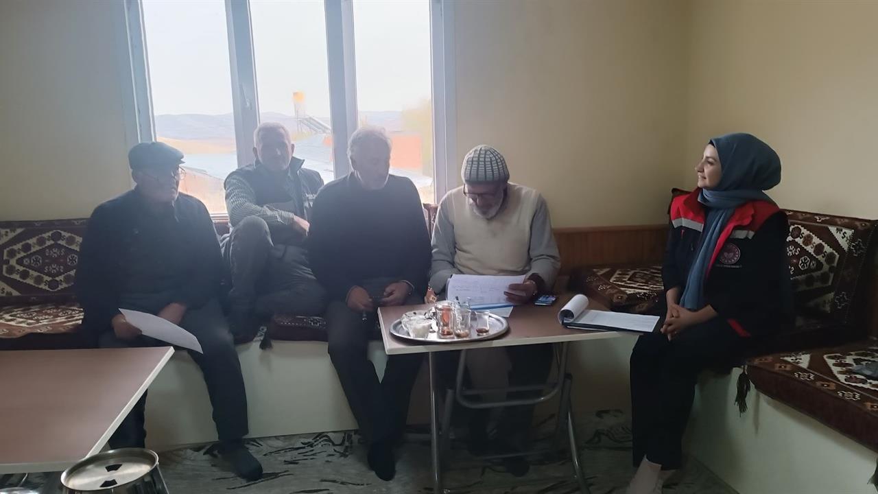 Bayburt Demirözü'nde Yetiştiricilere Buzağı Kayıplarının Önlenmesi Eğitimi Verildi