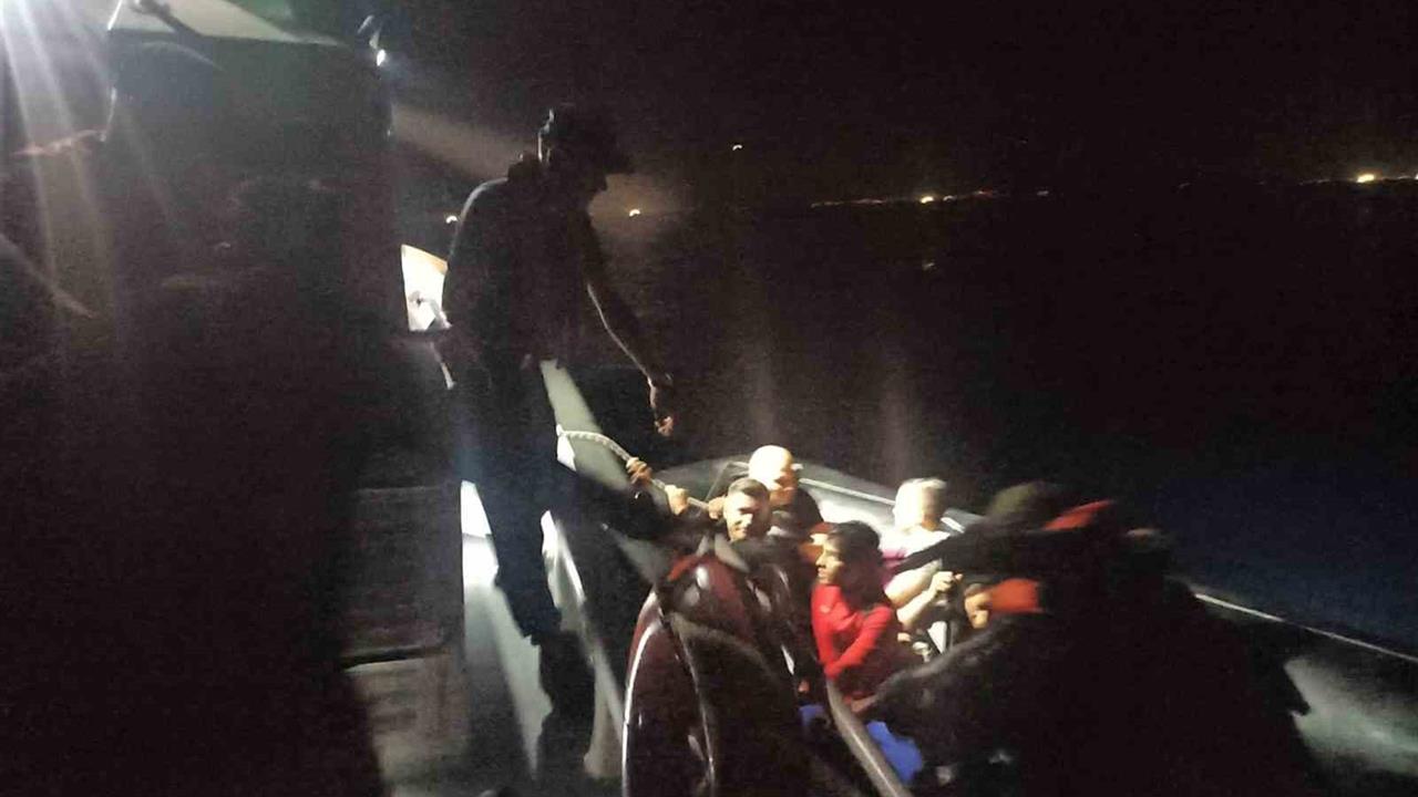 Aydın Kuşadası Açıklarında 25 Düzensiz Göçmen Ele Geçirildi