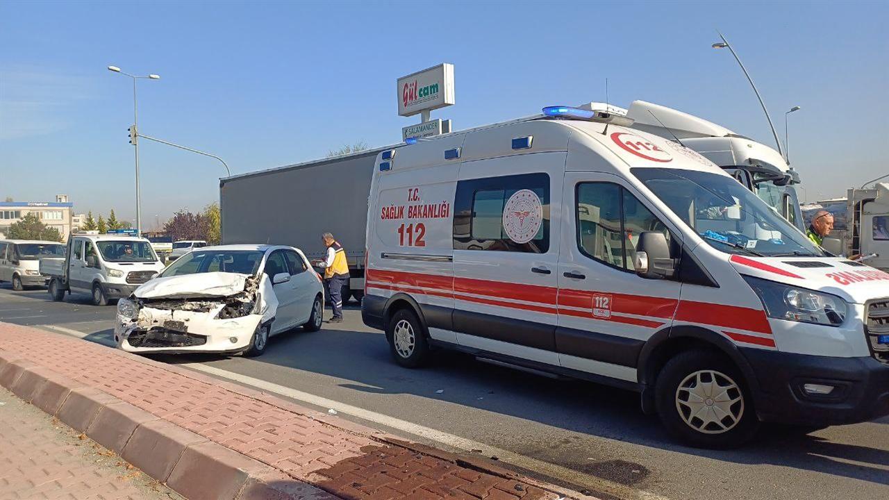 Kayseri Kocasinan'da 5 Araç Birbirine Girdi, 5 Yaralı