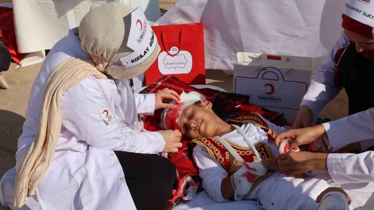 Kızılay Haftası Bozyazı'da Kutlandı: 6 Şubat Depremi Anısına Duygusal Anlar…