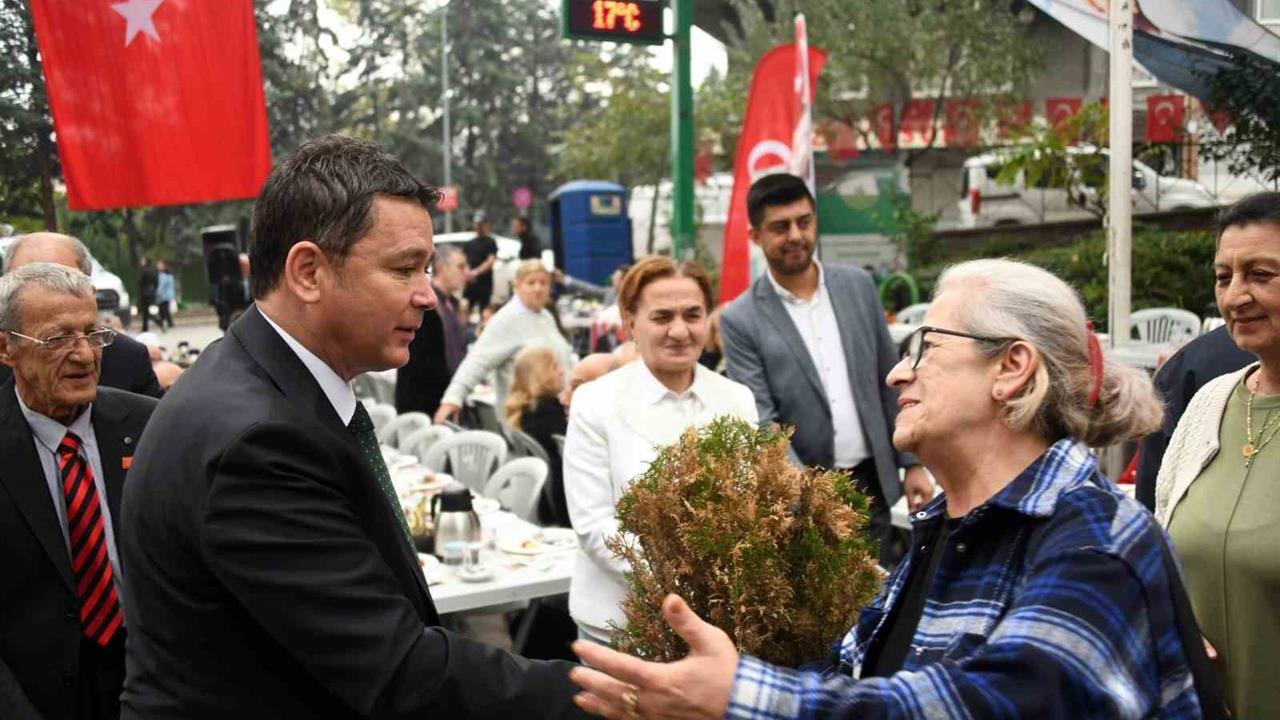 Osmangazi'de Başkan Aydın, Hocahasan Mahallesi'nde kahvaltıda vatandaşlarla bir araya geldi