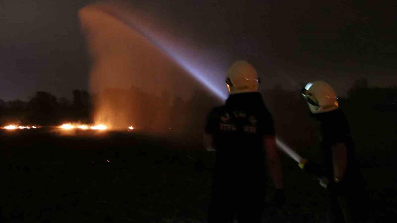Sakarya Akyazı'da Yasaklı Anız Yakımı İtfaiyeyi Harekete Geçirdi