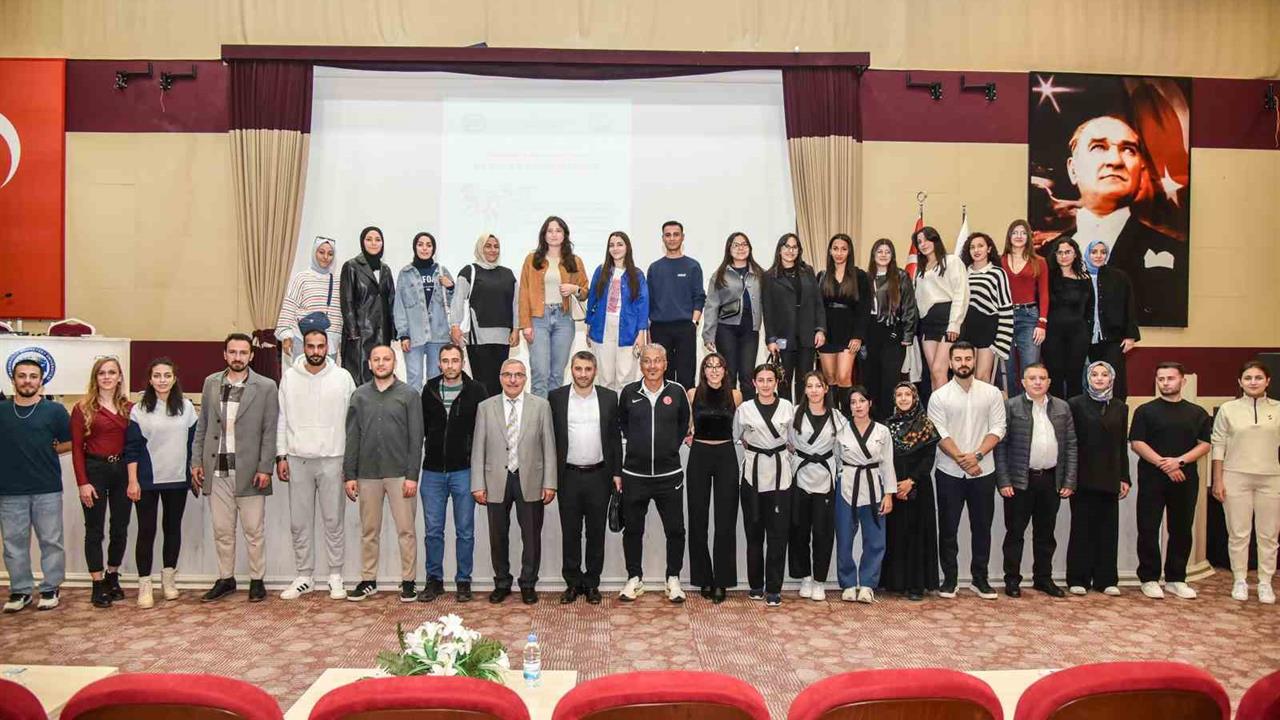 Karaman'da "Öğrencilik Hayatında Spor ve Tekvando" Etkinliği Düzenlendi