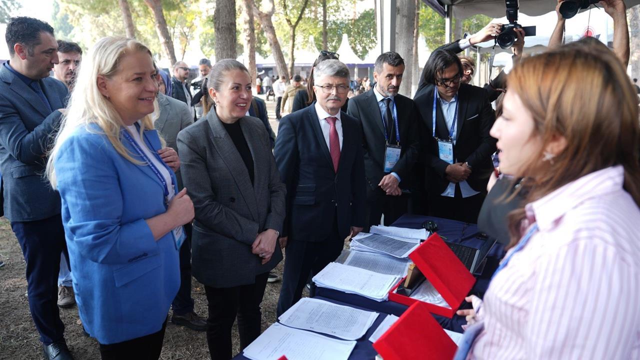 İzmir Ege Üniversitesi'nde Kutup Bilimleri Sempozyumu ve Şenliği Düzenlendi