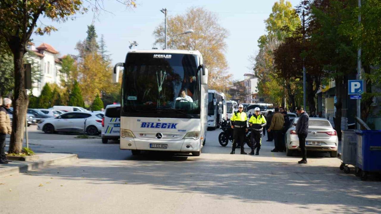 Bilecik'te Umre Uğurlama Programı Nedeniyle Trafik Aksadı