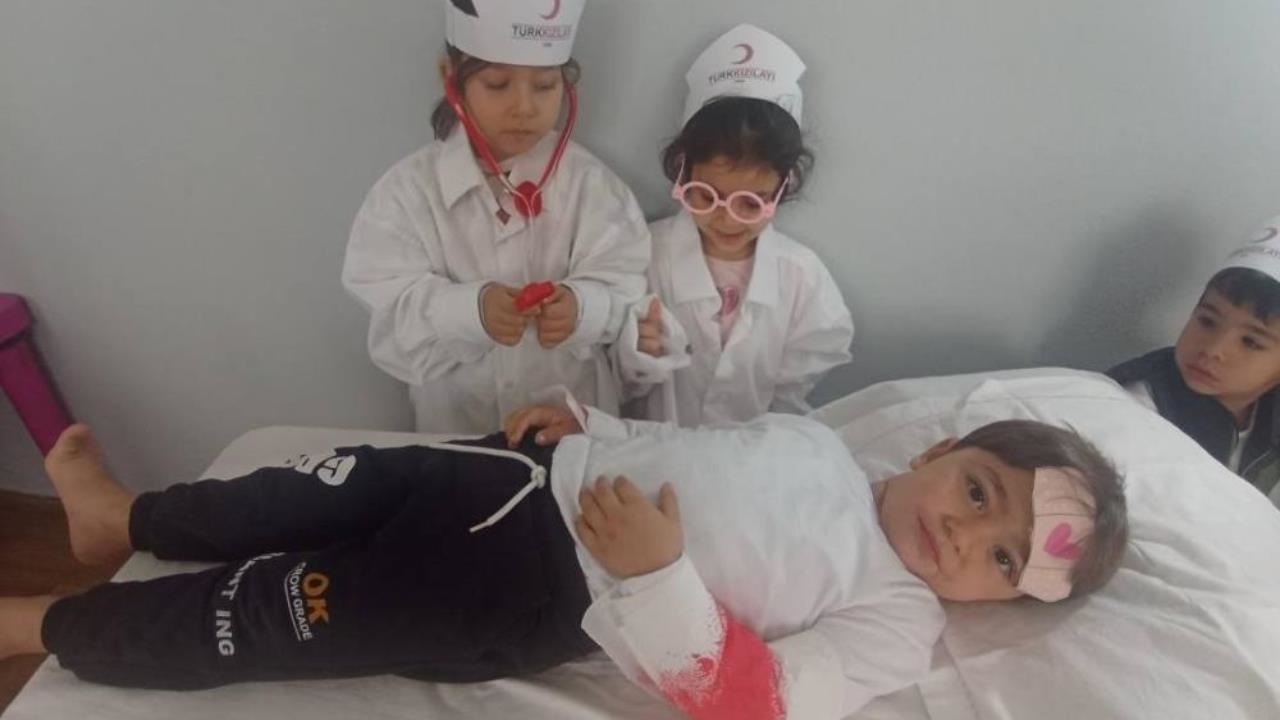 Minik Eller Kızılay'la Buluştu: Anamur'da Farkındalık Dolu Etkinlik