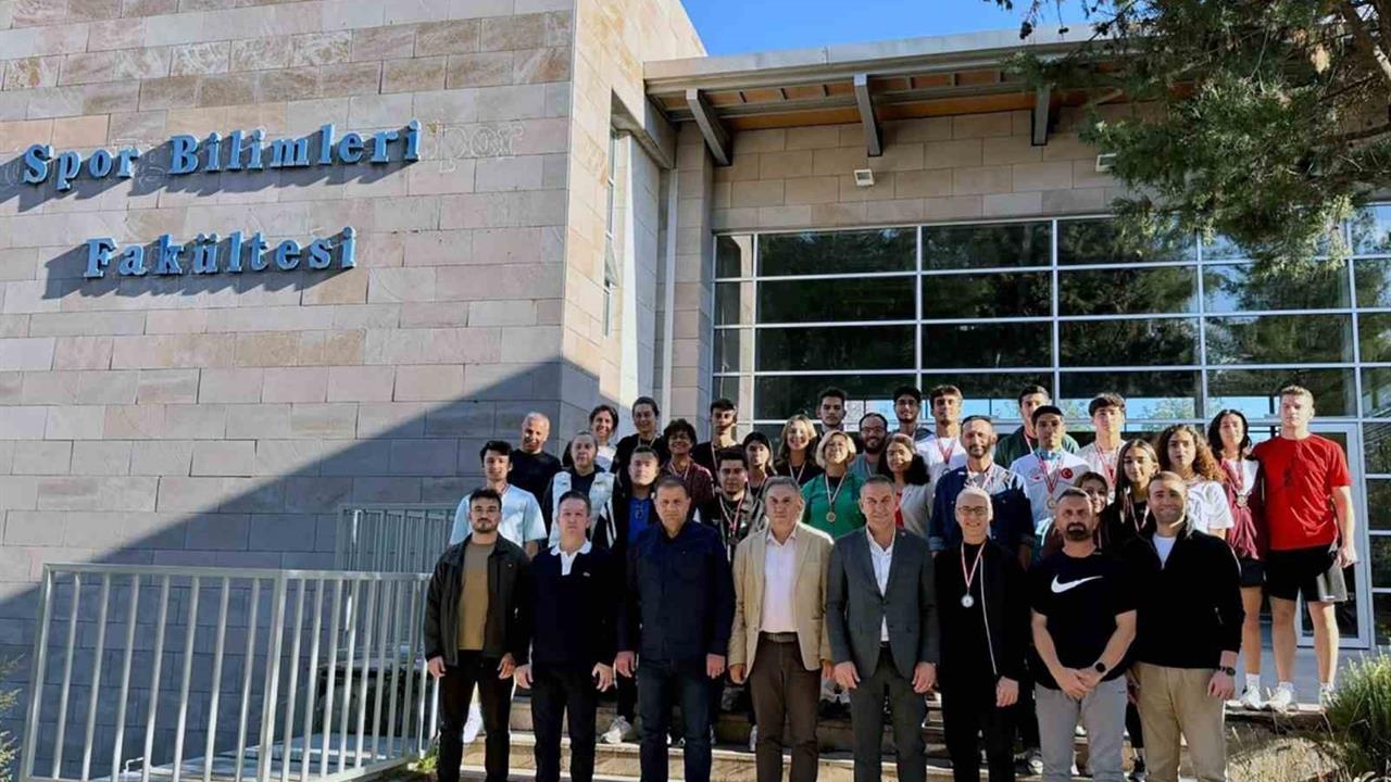 Muğla Sıtkı Koçman Üniversitesi'nde Cumhuriyet'in 102. Yılı Sporla Kutlandı