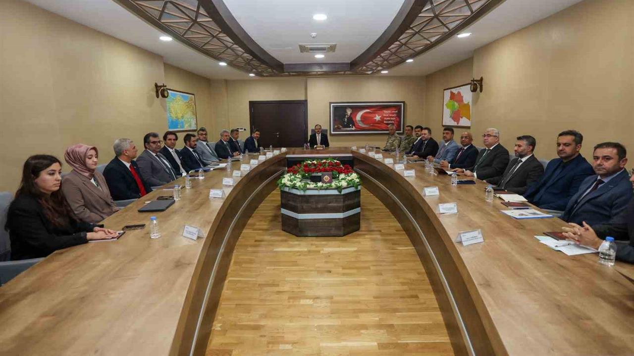 Siirt'te Vali Dr. Kemal Kızılkaya Başkanlığında Bağımlılıkla Mücadele Toplantısı Gerçekleştirildi