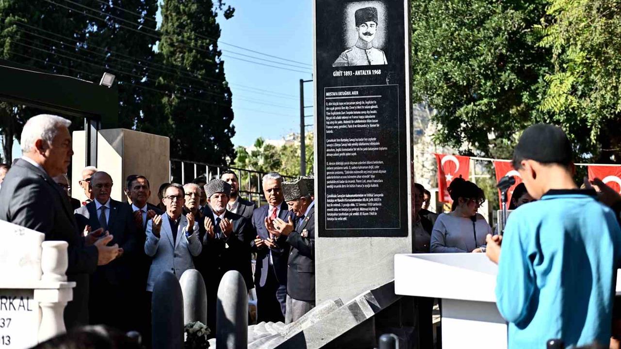 Antalya Muratpaşa'da Topçu Yüzbaşı Mustafa Ertuğrul Aker Anma Töreni Düzenlendi