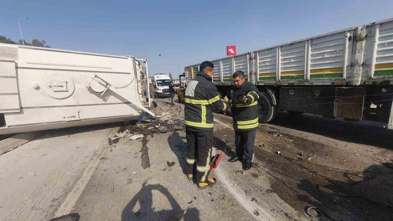 Antakya'da Meydana Gelen Trafik Kazasında 2 Kişi Yaralandı