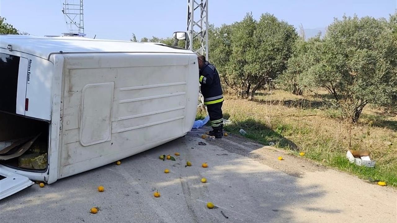 Hatay Defne'de Minibüs ve Otomobil Çarpıştı, 2 Yaralı