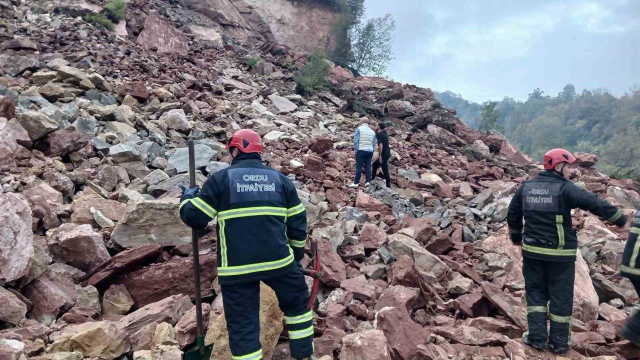 Ordu Fatsa'da Taş Ocağında Meydana Gelen Göçükte 2 Kişi Enkaz Altında Kaldı