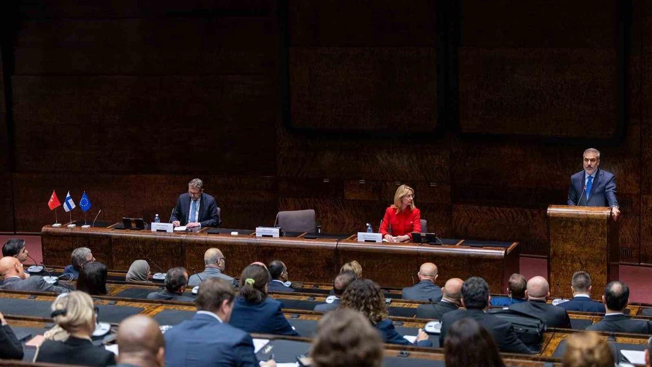 Helsinki'de Dışişleri Bakanı Fidan, Parlamentolararası Dostluk Grubu'nda Konuştu