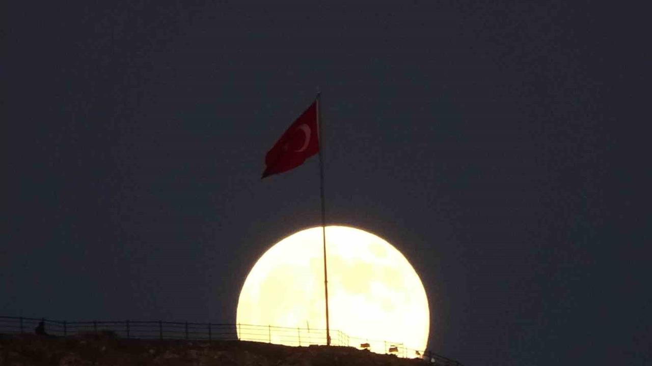 Van'da Süper Ay, Göz Kamaştıran Manzaralar Oluşturdu