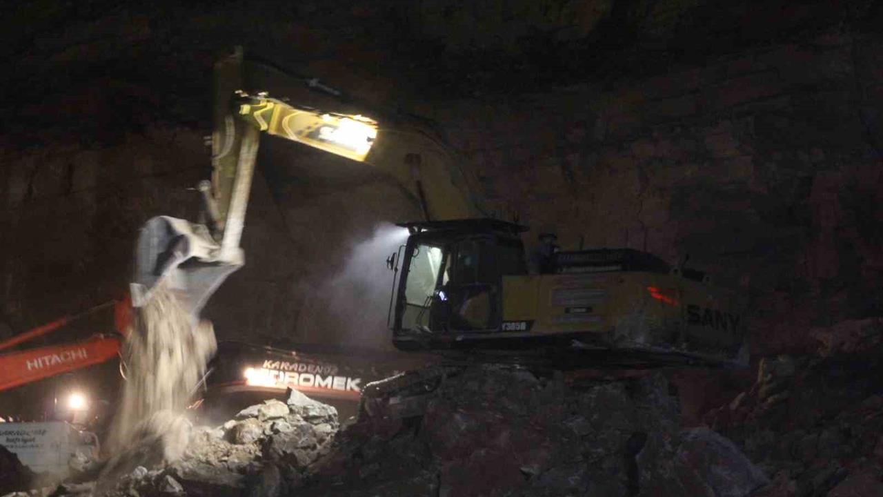 Ordu Fatsa'da Meydana Gelen Göçükte Ekipler Çalışmalarını Sürdürüyor