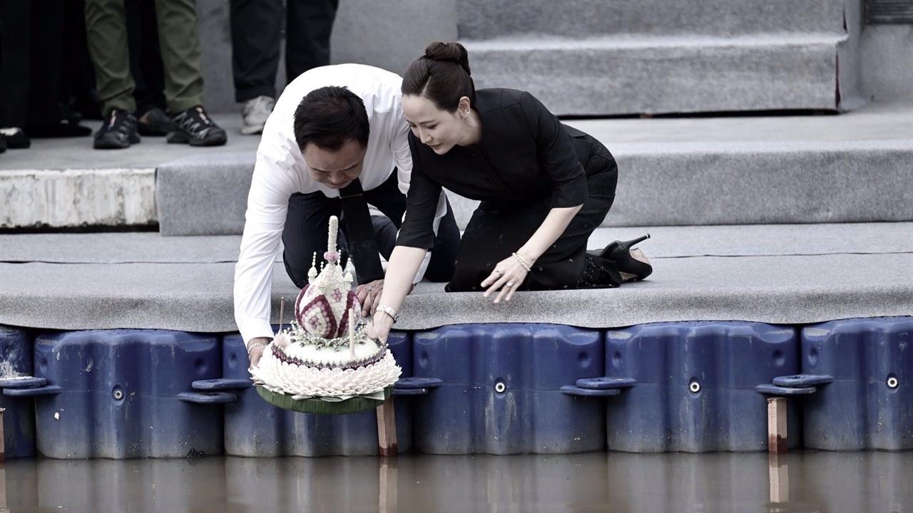 Bangkok'ta Yüzen Fener Festivali Coşkuyla Kutlandı