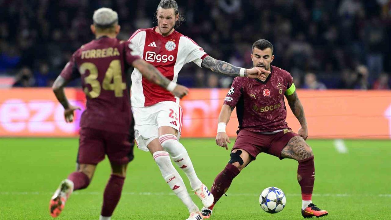 İstanbul'da Galatasaray, Ajax ile 0-0 Beraber Kaldı