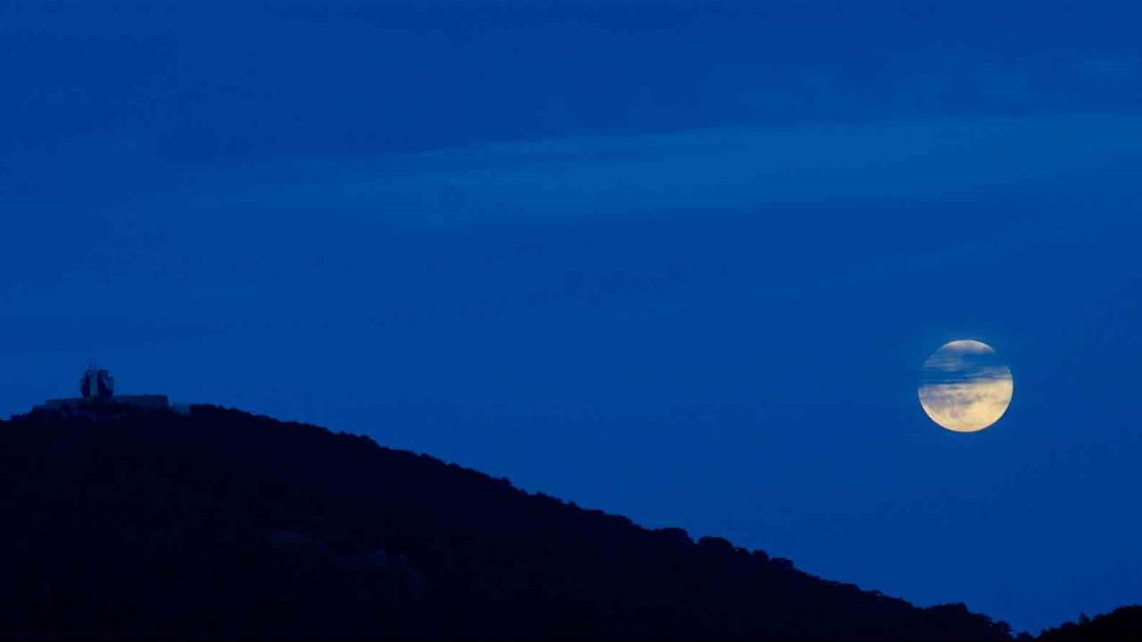 Manisa Spil Dağı'nda "Kunduz Süper Ay" ile Eşsiz Görüntüler Ortaya Çıktı