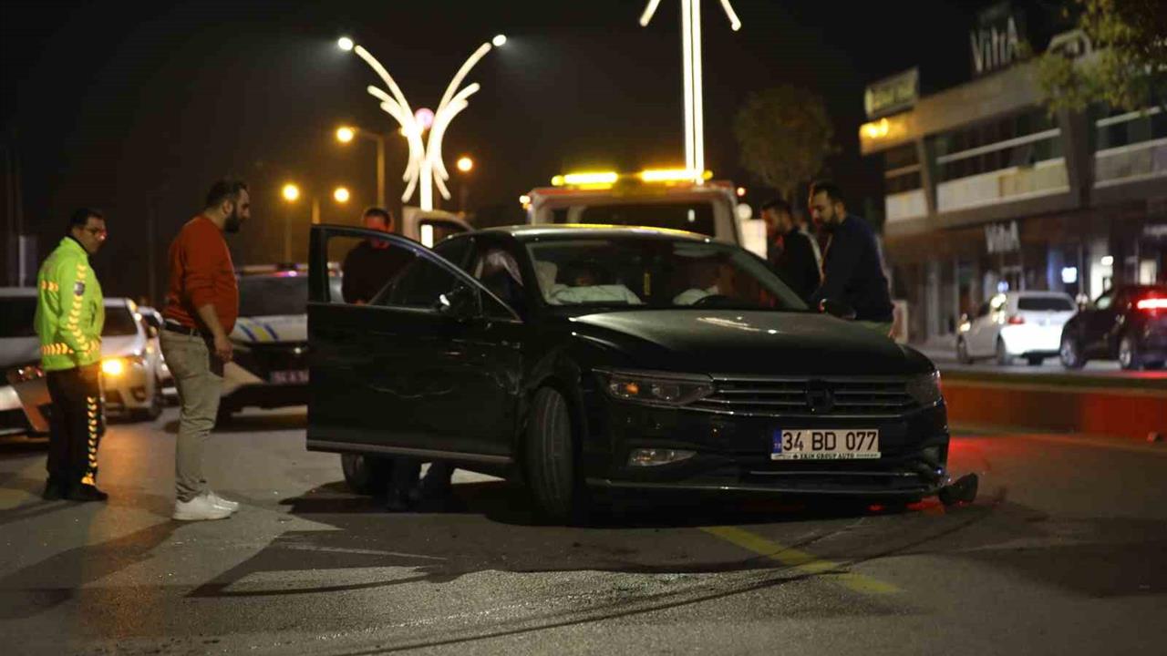 Sakarya Serdivan'da Uyuşturucu Taşıdığı İddia Edilen Araç, Kovalamaca Sonrası Durduruldu