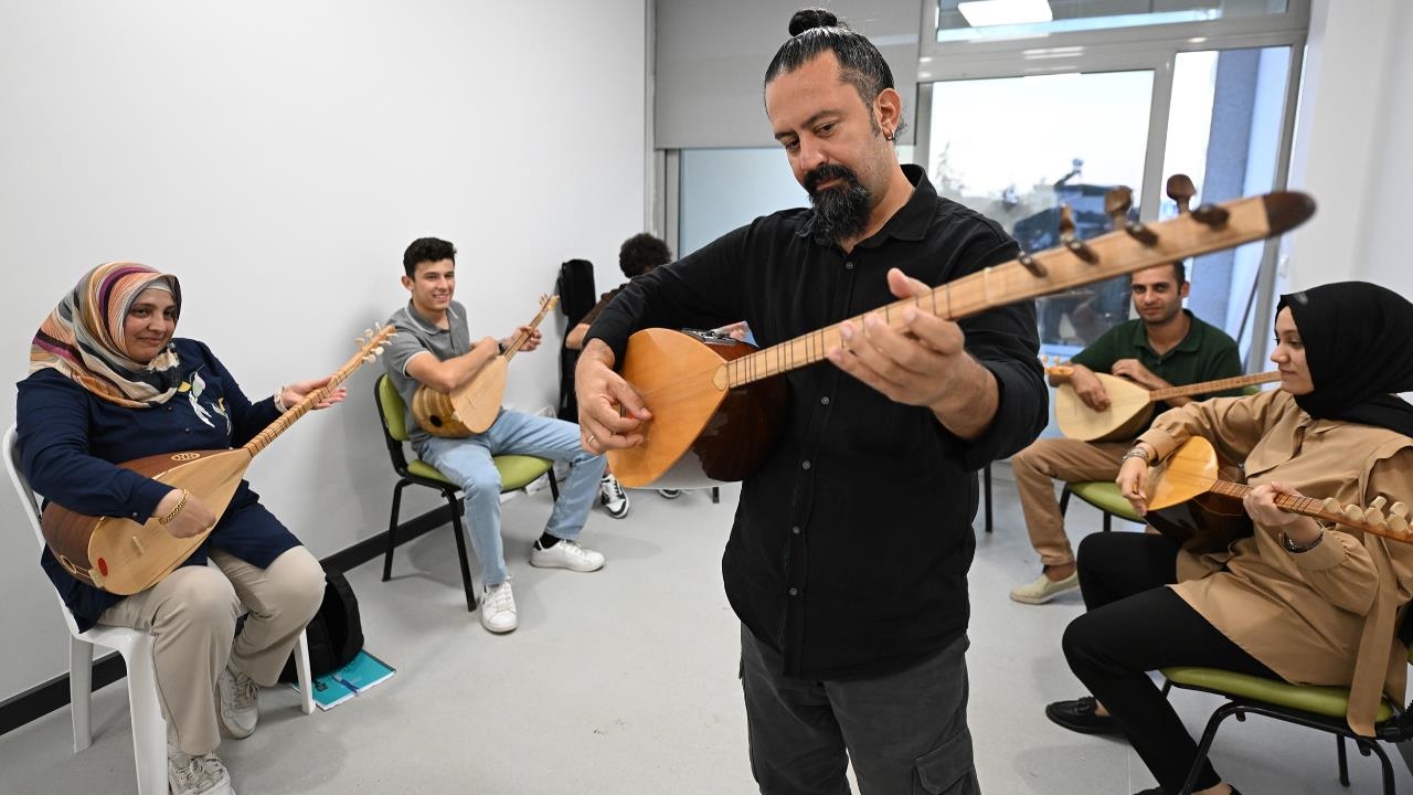 Mersin Büyükşehir’in Ücretsiz Enstrüman Kurslarına Yoğun İlgi