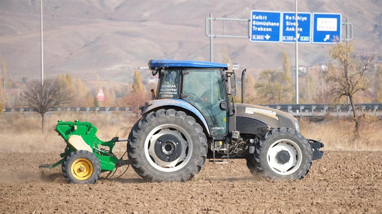 Erzincan'da Uygulama Tarlalarında Hububat Ekimi Yapıldı