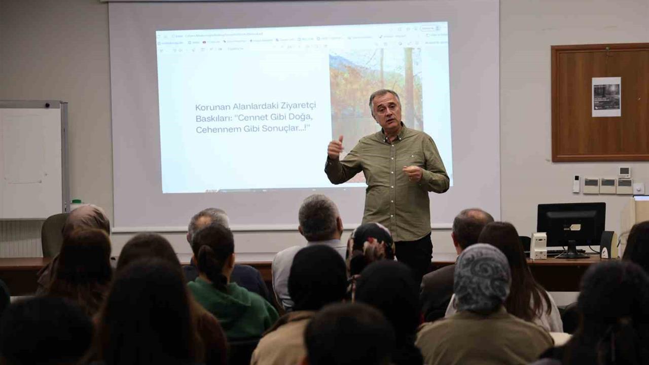 Düzce Üniversitesi'nde Düzenlenen Konferansta Doğa Koruma Konuları Ele Alındı