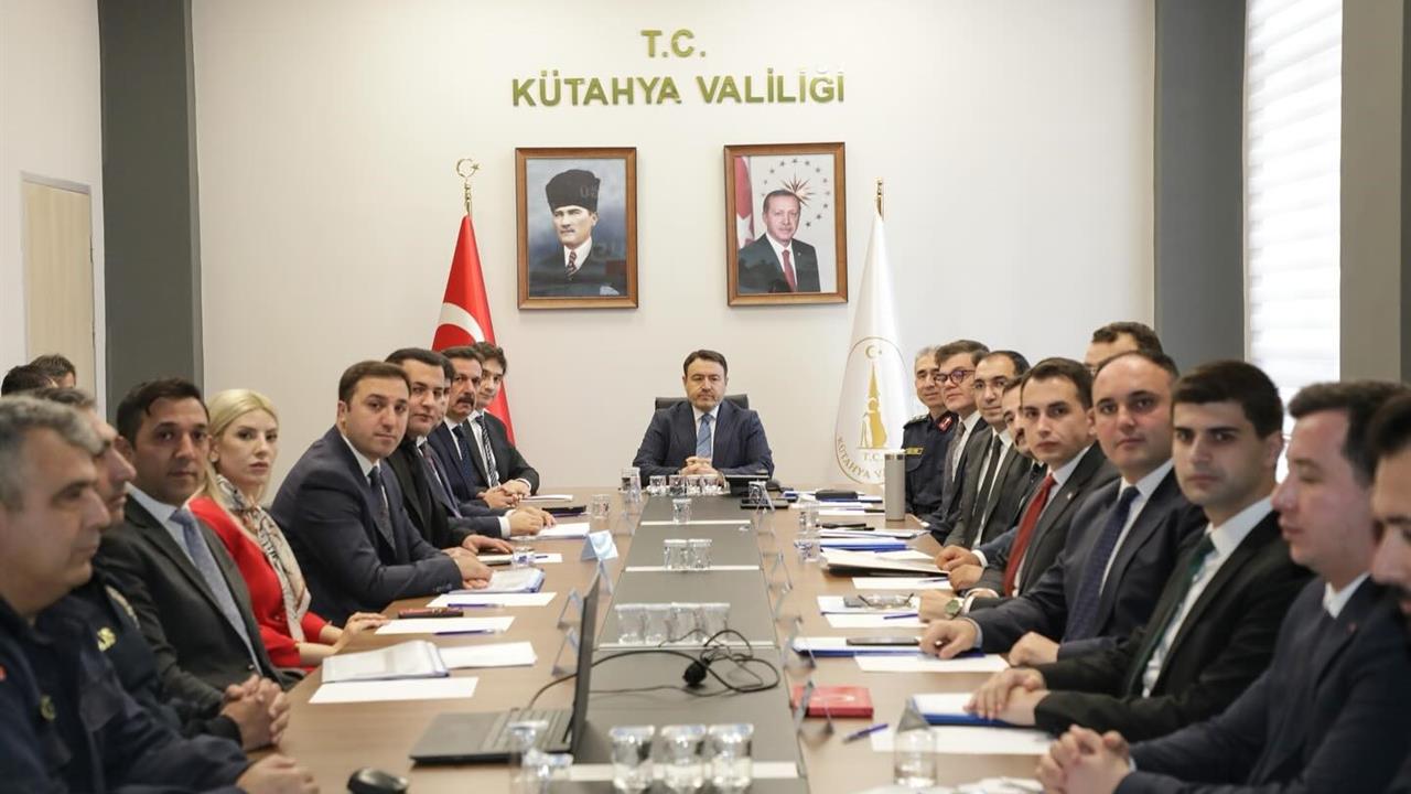 Kütahya'da Vali Işın, Güvenlik Toplantısında Çalışmaları Değerlendirdi