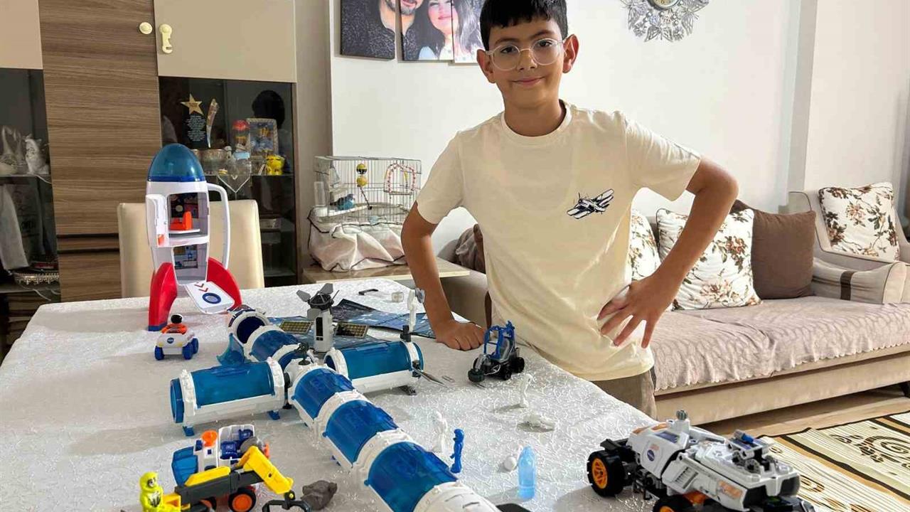 Hatay'dan 11 yaşındaki Ümit Keçik, Mars'ı yaşanabilir hale getirmek için geliştirdiği proje ile Rice Üniversitesi'nden eğitim daveti aldı.