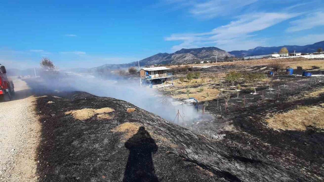 Burdur Bucak'ta Meydana Gelen Arazi Yangını İtfaiye Ekiplerince Kontrol Altına Alındı