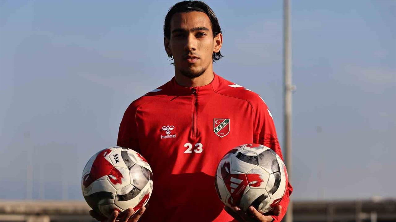 İzmir Karşıyaka'da Futbolcular Hedeflerini Şampiyonluk Olarak Belirtti